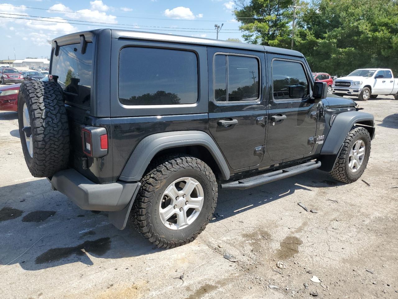 Image 3 of 2018 JEEP WRANGLER UNLIMITED SPORT 2018 with VIN 1C4HJXDN0JW324353