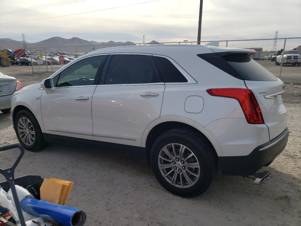 Image 2 of 2017 CADILLAC XT5 LUXURY 2017 with VIN 1GYKNBRS4HZ105796