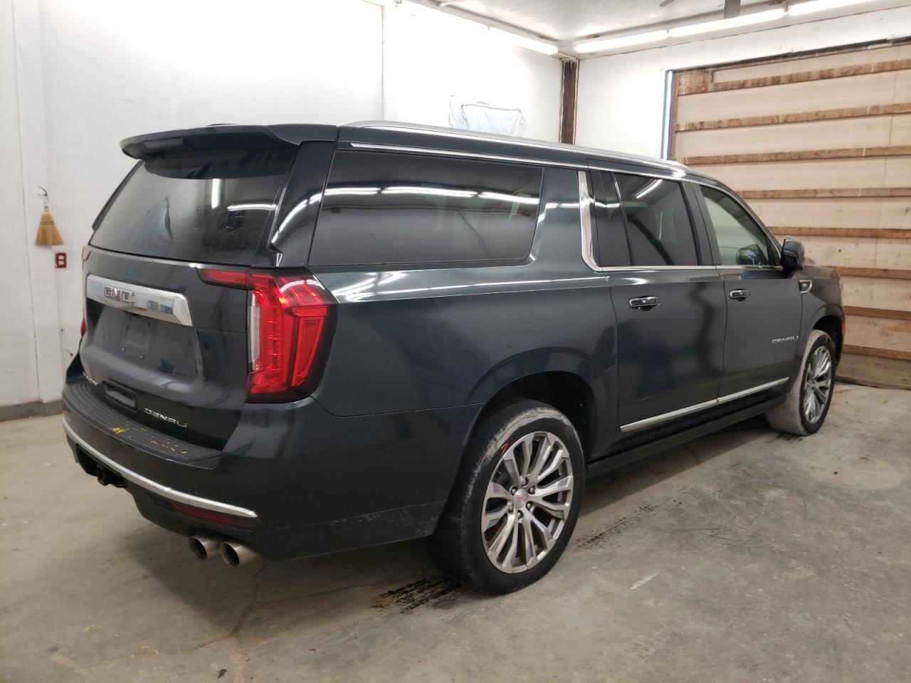 Image 3 of 2021 GMC YUKON XL DENALI 2021 with VIN 1GKS2JKL1MR339467