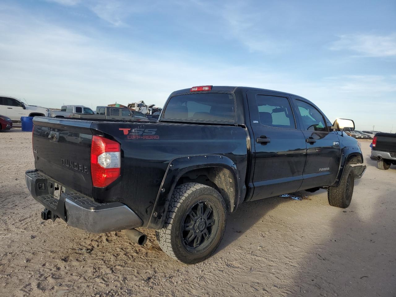 Obraz 3 z 2015 TOYOTA TUNDRA CREWMAX SR5 2015 z VIN 5TFDW5F18FX433689
