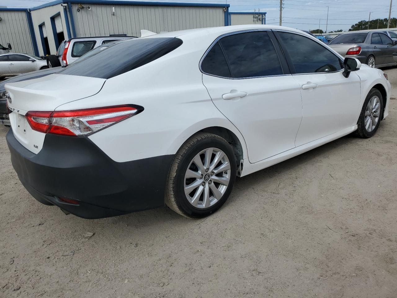 Obraz 3 z 2019 TOYOTA CAMRY L 2019 z VIN 4T1B11HK5KU247541