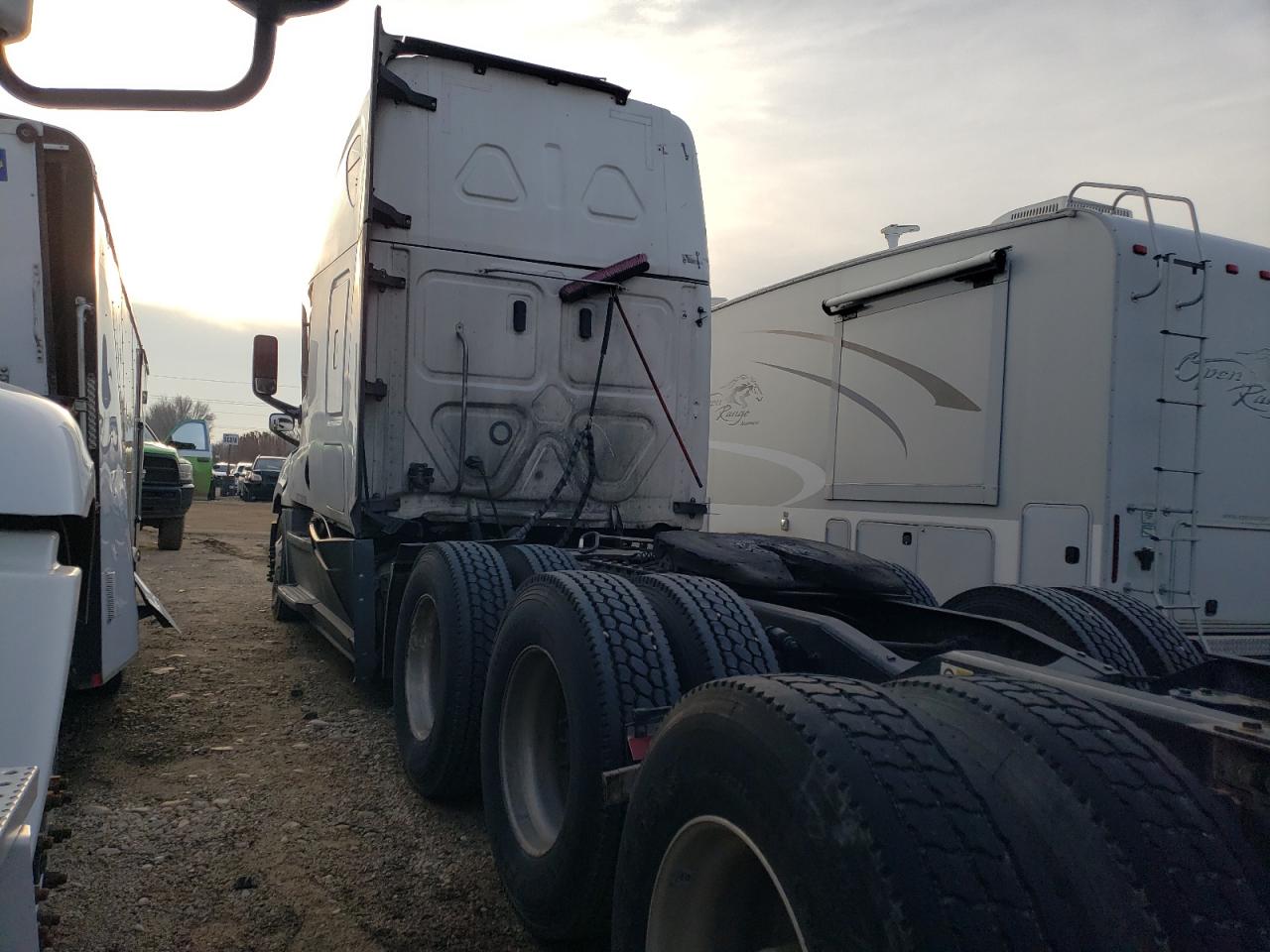 Image 3 of 2021 FREIGHTLINER CASCADIA 126  2021 with VIN 3AKJHHDR7MSLL7657