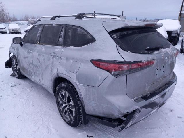Obraz 2 z 2022 TOYOTA HIGHLANDER XLE 2022 z VIN 5TDHZRBHXNS581222