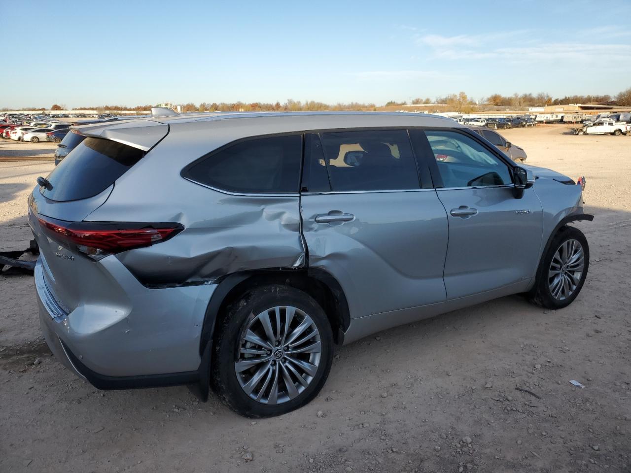 Image 3 of 2021 TOYOTA HIGHLANDER HYBRID PLATINUM 2021 with VIN 5TDEBRCH3MS033180