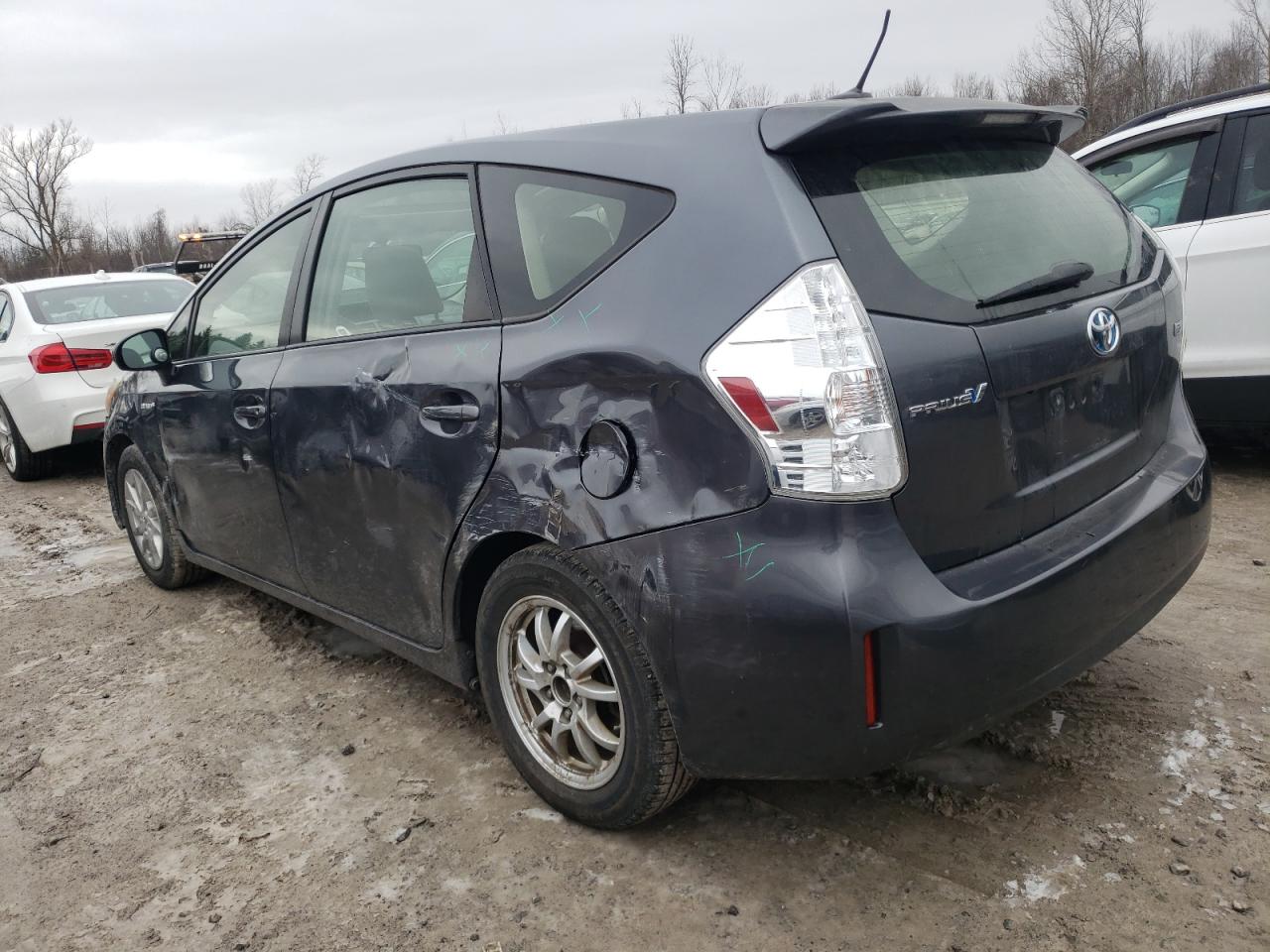 Image 2 of 2014 TOYOTA PRIUS V  2014 with VIN JTDZN3EU1E3335523