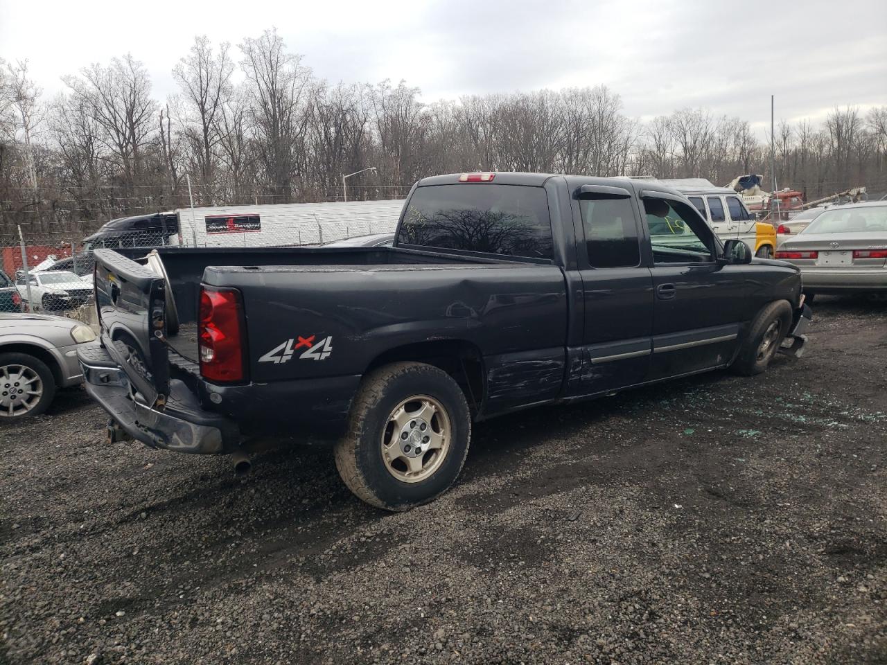 Obraz 3 z 2004 CHEVROLET SILVERADO K1500 2004 z VIN 1GCEK19TX4E181779