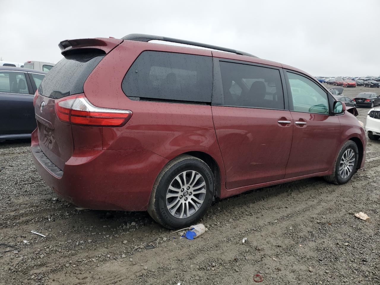 Obraz 3 z 2018 TOYOTA SIENNA XLE 2018 z VIN 5TDYZ3DC4JS919531