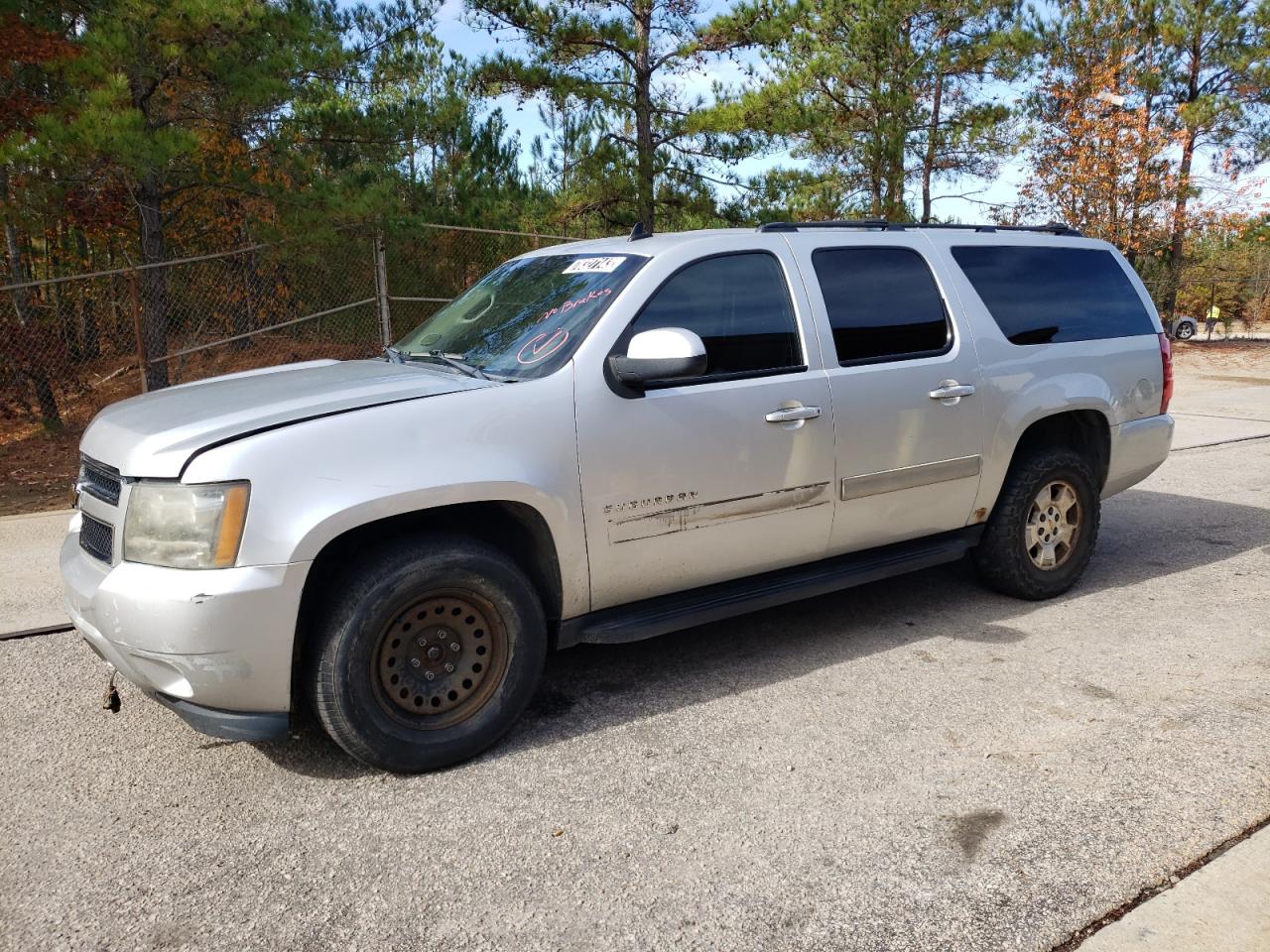 Изображение 1 2011 CHEVROLET SUBURBAN K1500 LS 2011 с VIN 1GNSKHE32BR200565