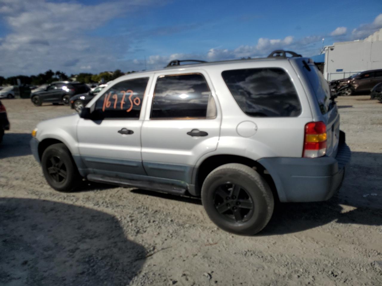 Image 2 of 2005 FORD ESCAPE XLS 2005 with VIN 1FMYU02Z55KB25148