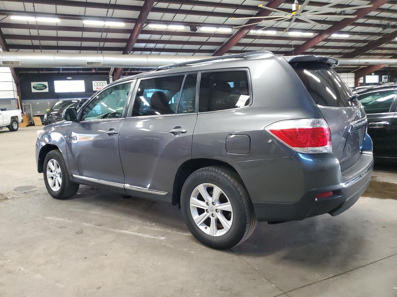 Obraz 2 z 2011 TOYOTA HIGHLANDER BASE 2011 z VIN 5TDBK3EH8BS052625