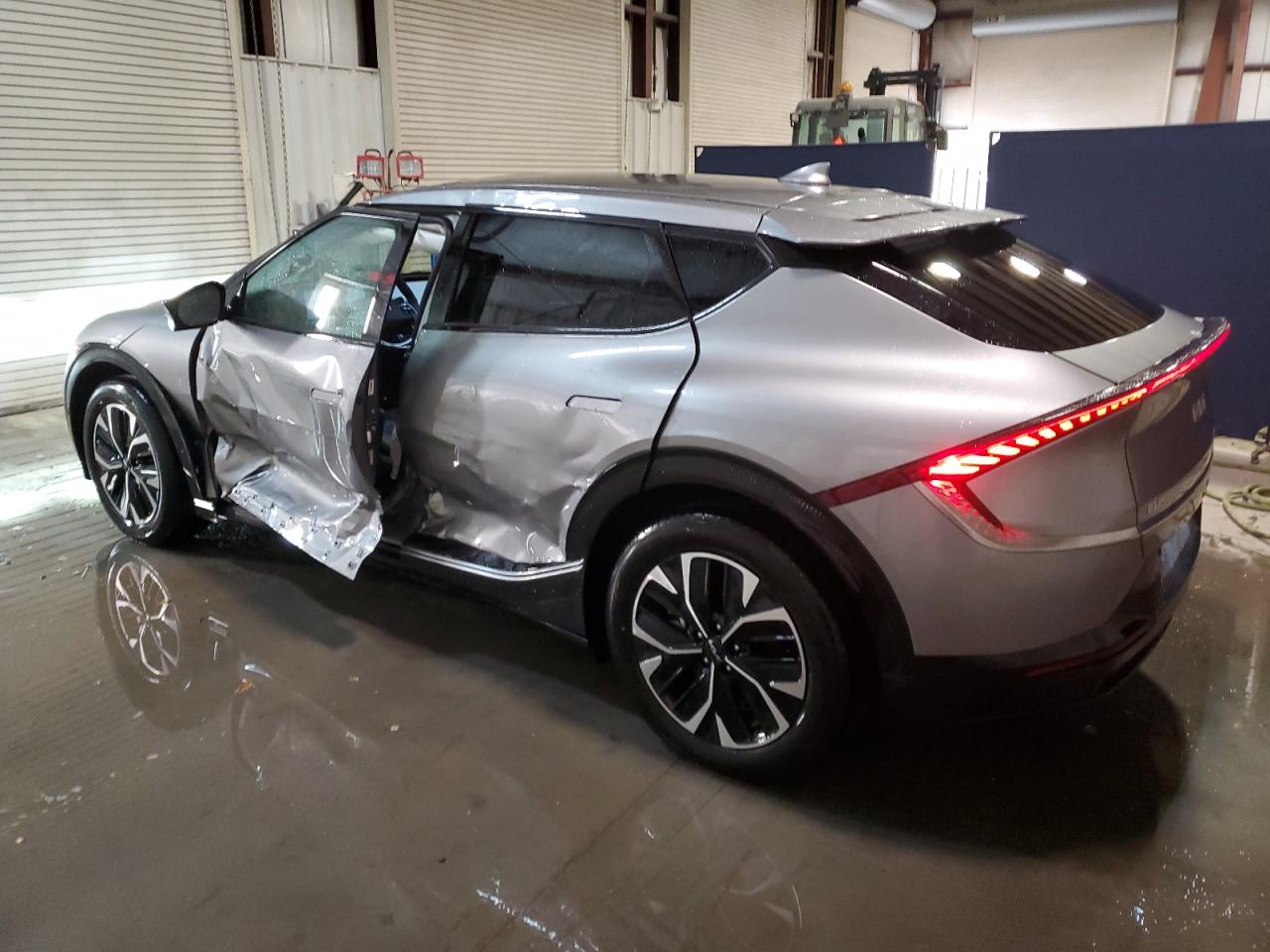 Image 2 of 2023 KIA EV6 LIGHT 2023 with VIN KNDC34LA8P5158468