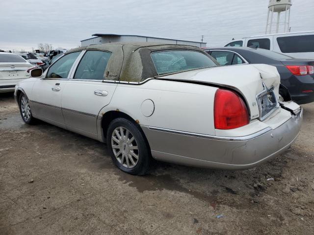 Obraz 2 z 2003 LINCOLN TOWN CAR SIGNATURE 2003 z VIN 1LNHM82W83Y623777