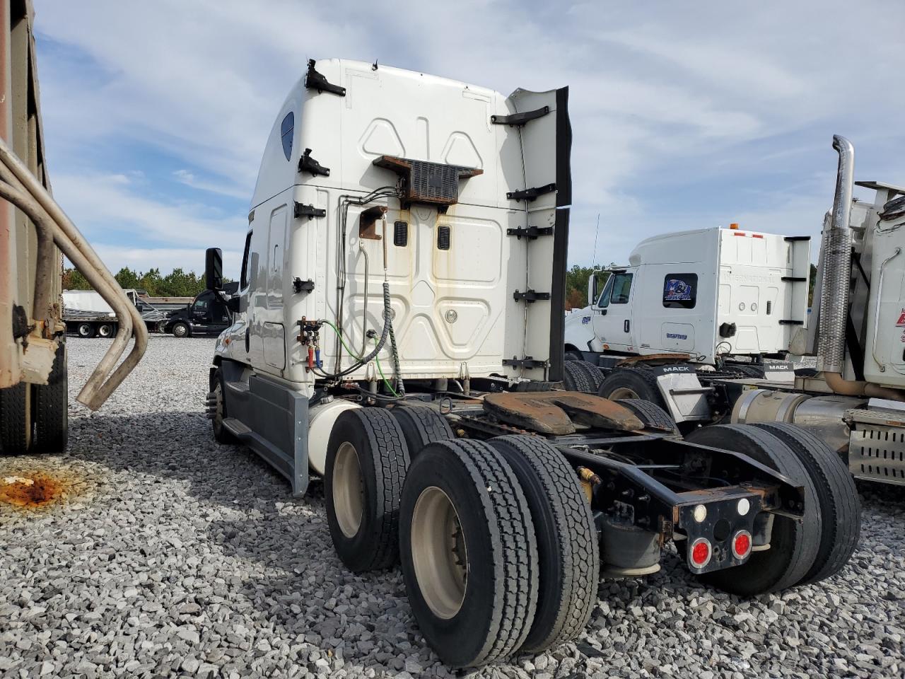 Image 3 of 2016 FREIGHTLINER CASCADIA 125  2016 with VIN 1FUJGLD52GLGV0055