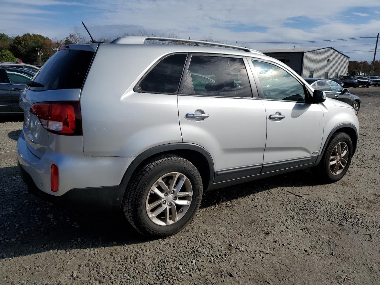 Изображение 3 2015 KIA SORENTO LX 2015 с VIN 5XYKTDA61FG617405