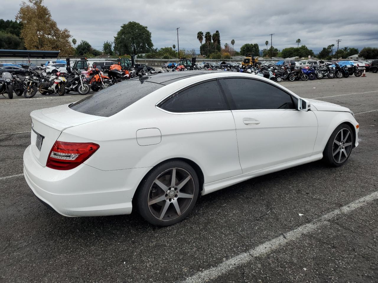Image 3 of 2015 MERCEDES-BENZ C 250 2015 with VIN WDDGJ4HB6FG371730
