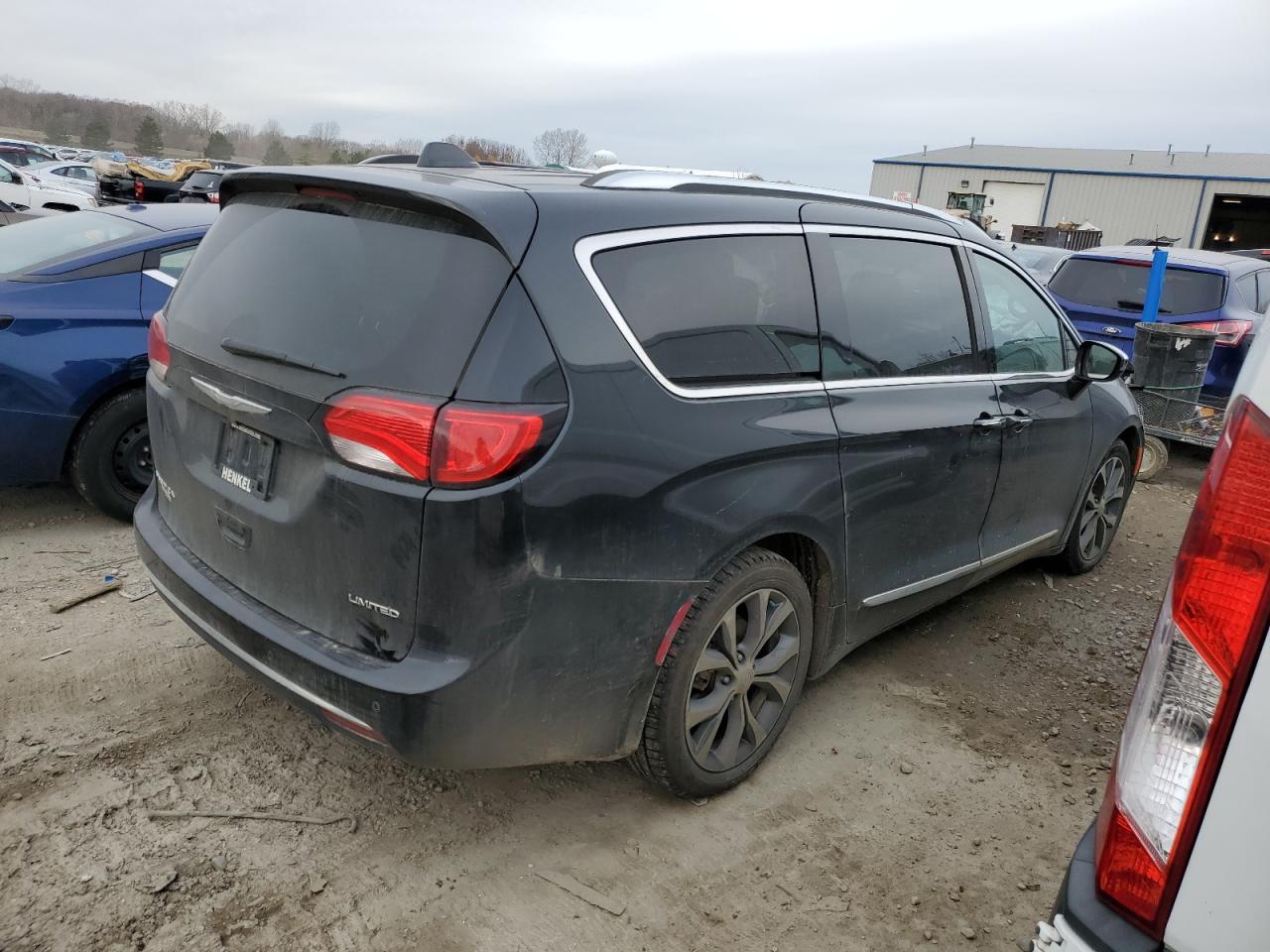 Изображение 3 2017 CHRYSLER PACIFICA LIMITED 2017 с VIN 2C4RC1GG9HR616157