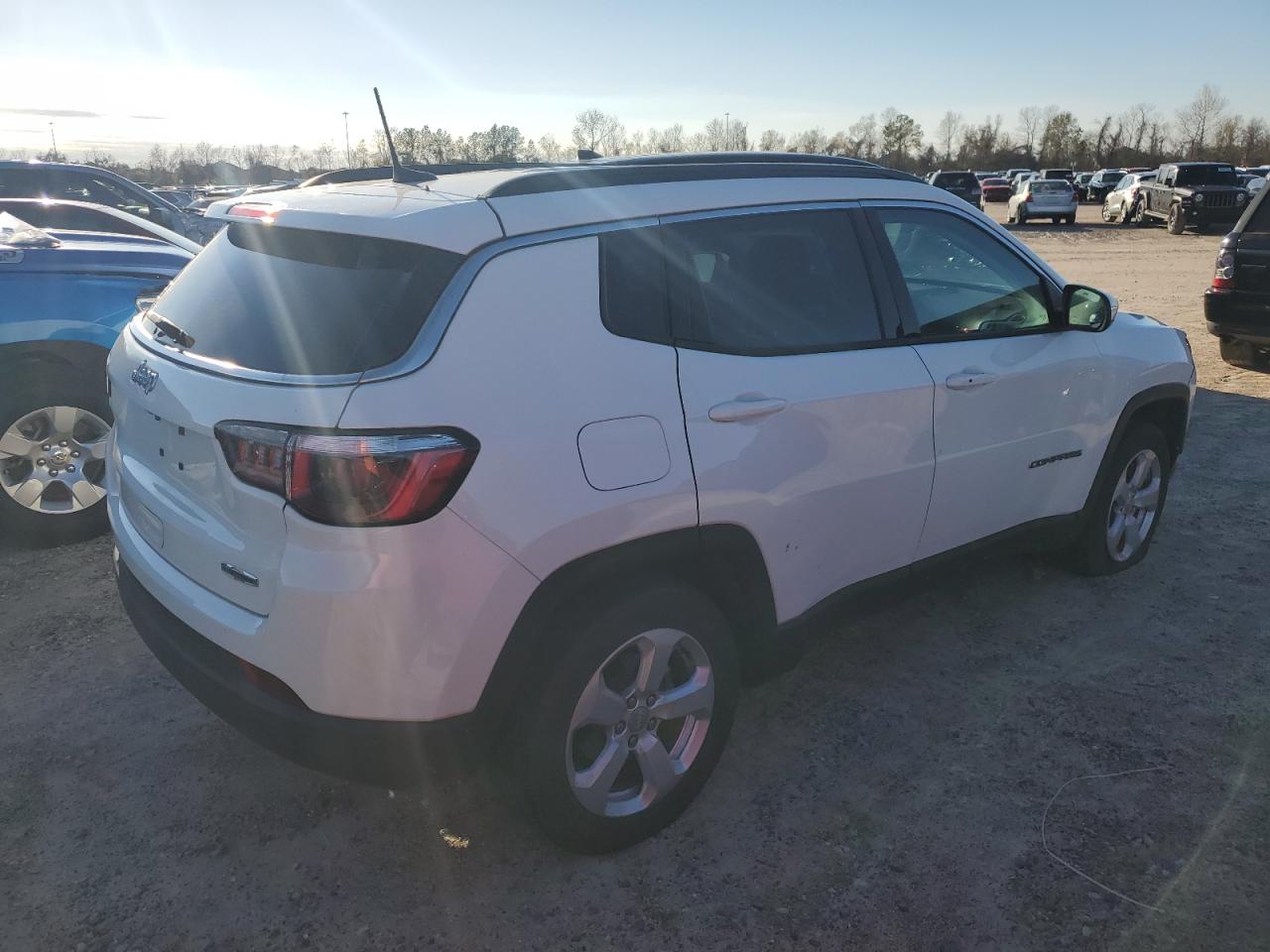Image 3 of 2018 JEEP COMPASS LATITUDE 2018 with VIN 3C4NJCBB0JT194004