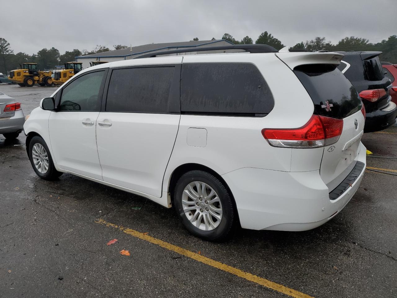 Obraz 2 z 2014 TOYOTA SIENNA XLE 2014 z VIN 5TDYK3DC6ES499958