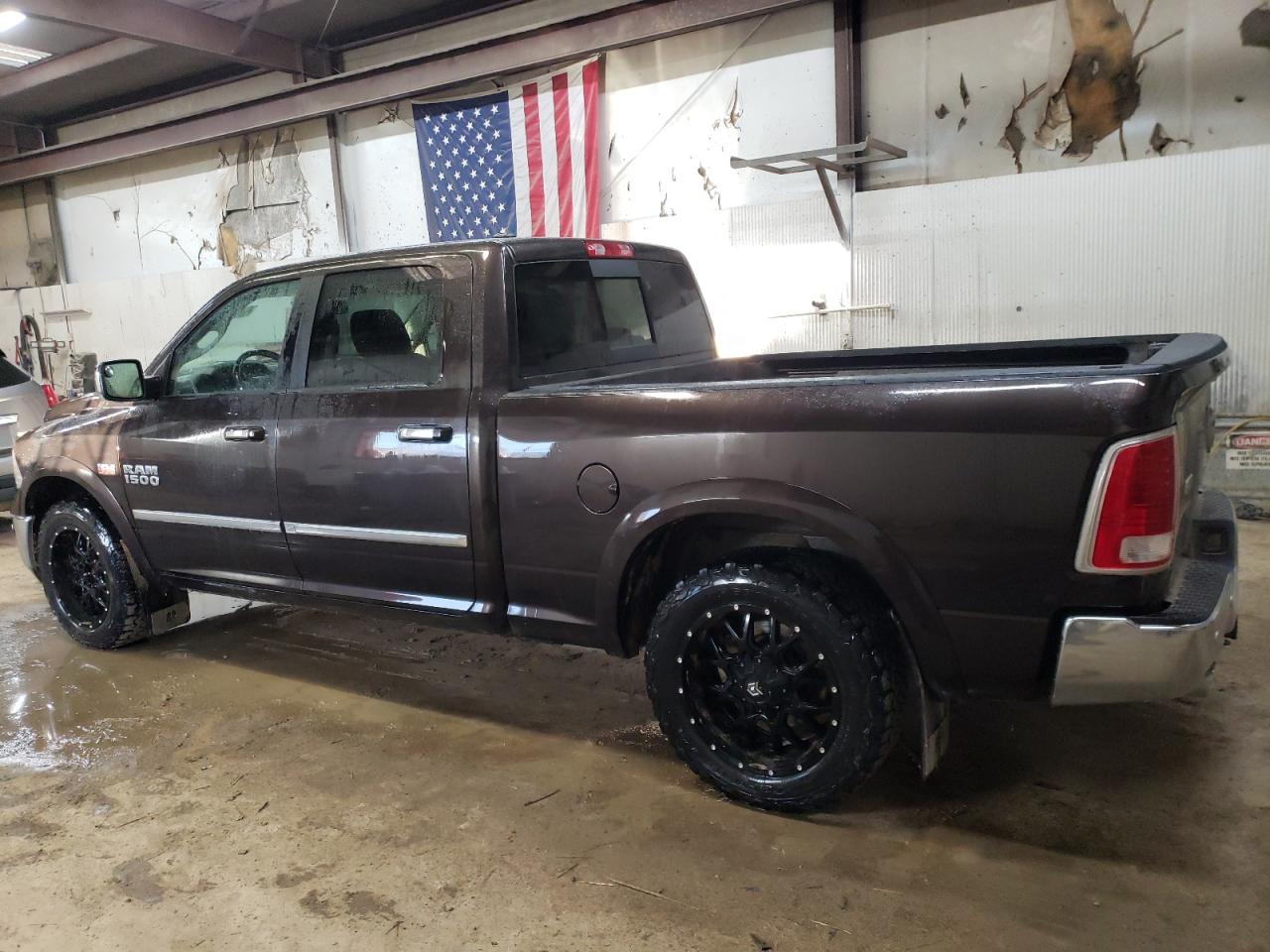 Obraz 2 z 2017 RAM 1500 LARAMIE 2017 z VIN 1C6RR7VT5HS641788