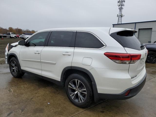 Image 2 of 2019 TOYOTA HIGHLANDER LE 2019 with VIN 5TDBZRFH1KS705681