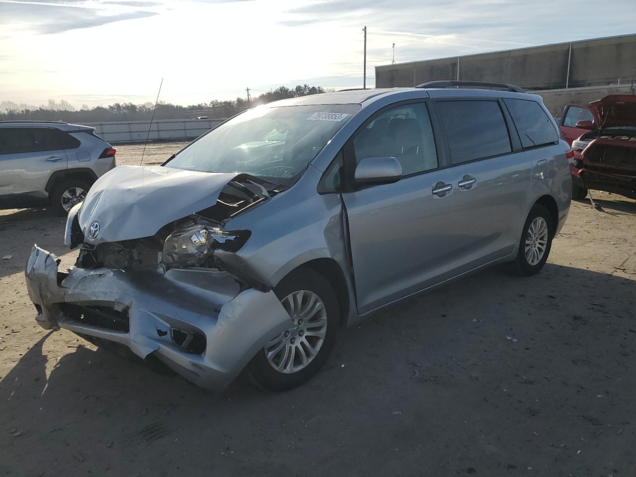 2014 TOYOTA SIENNA XLE 2014 image