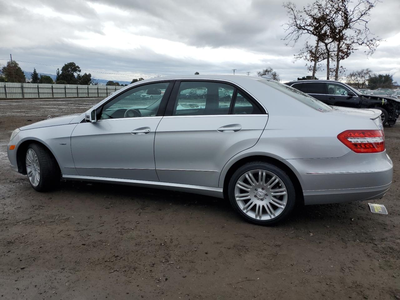 Obraz 2 z 2012 MERCEDES-BENZ E 350 2012 z VIN WDDHF5KB7CA571633