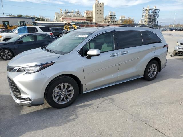 Image 1 of 2023 TOYOTA SIENNA XLE 2023 with VIN 5TDYRKEC9PS179864