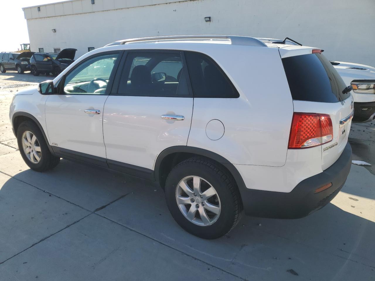 Изображение 2 2011 KIA SORENTO BASE 2011 с VIN 5XYKTDA2XBG151724
