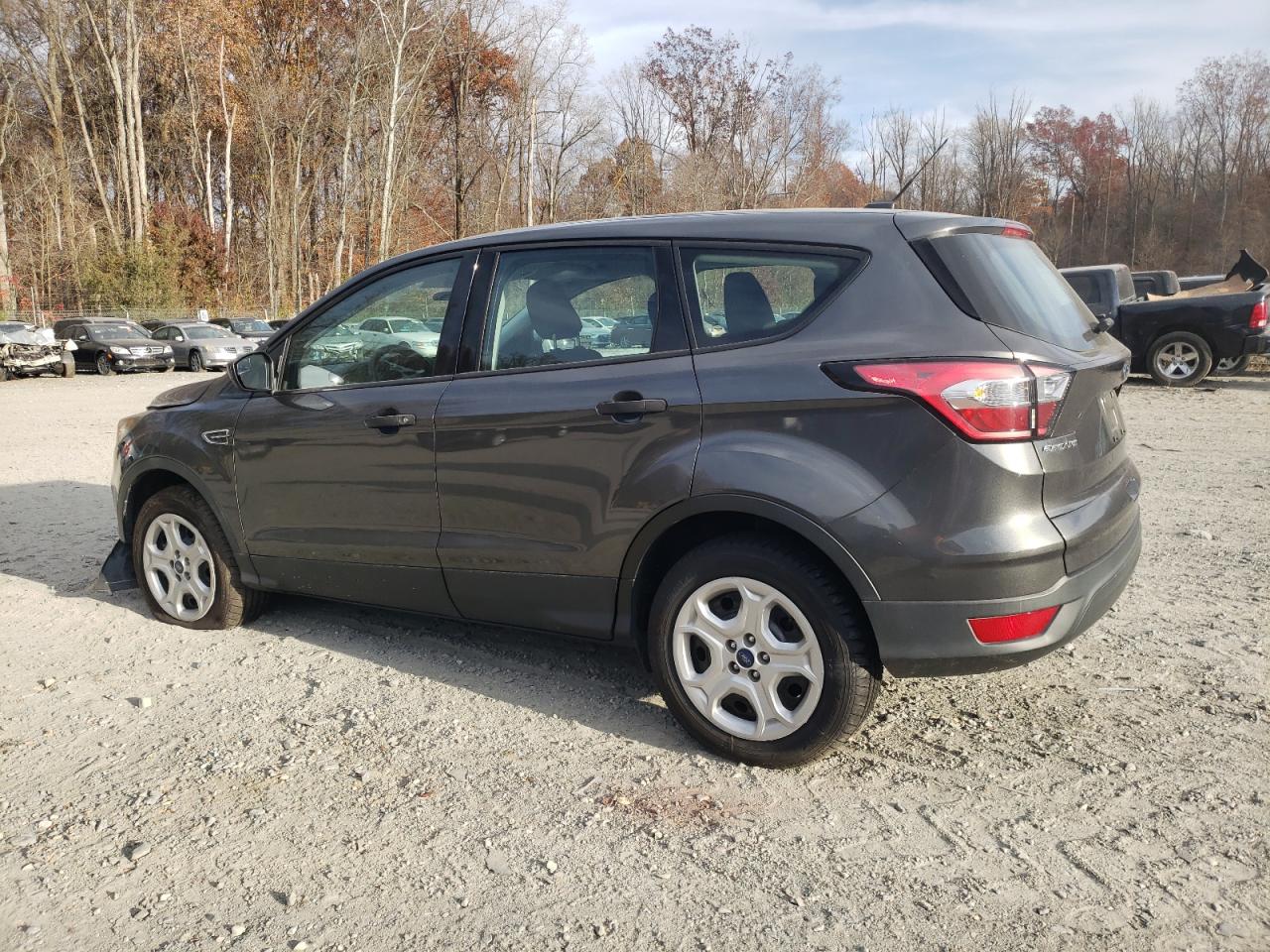 Изображение 2 2018 FORD ESCAPE S 2018 с VIN 1FMCU0F75JUA17596