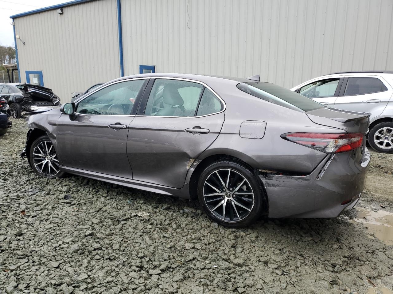 Image 2 of 2022 TOYOTA CAMRY SE 2022 with VIN 4T1G11AKXNU642934
