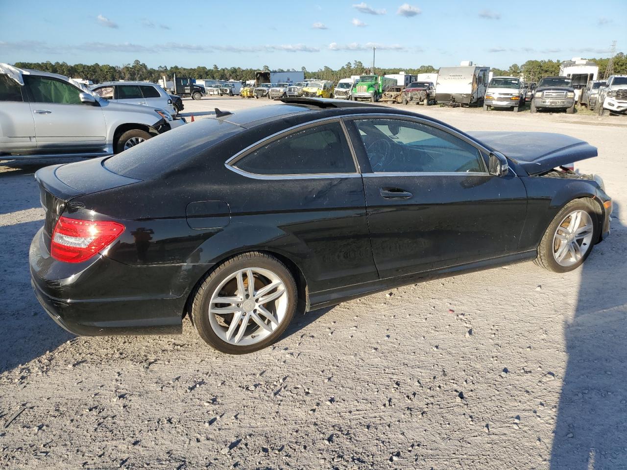 Image 3 of 2013 MERCEDES-BENZ C 250 2013 with VIN WDDGJ4HB6DG094493