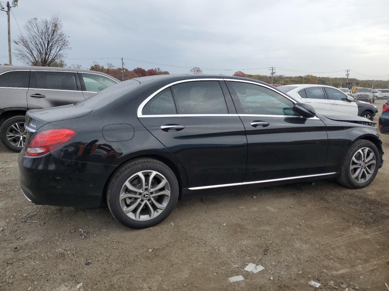 Изображение 3 2017 MERCEDES-BENZ C 300 4MATIC 2017 с VIN 55SWF4KB9HU223969