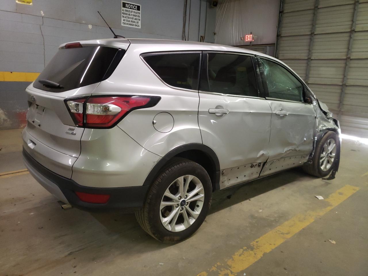 Изображение 3 2017 FORD ESCAPE SE 2017 с VIN 1FMCU9G92HUC52150