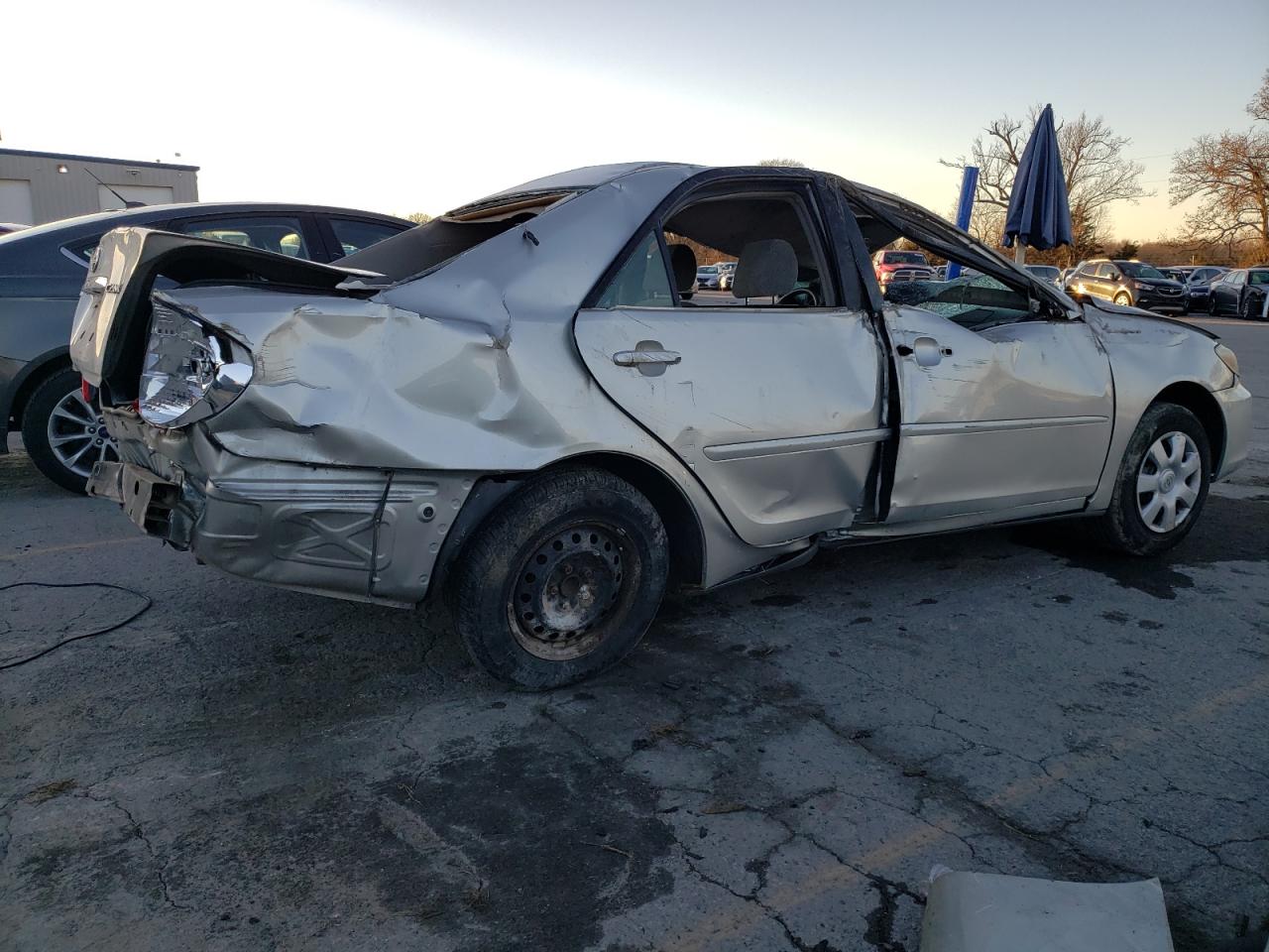 Image 3 of 2004 TOYOTA CAMRY LE 2004 with VIN 4T1BE32K84U850026