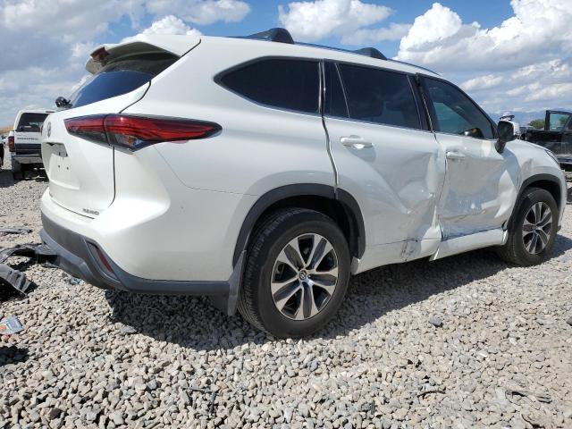 Image 3 of 2021 TOYOTA HIGHLANDER XLE 2021 with VIN 5TDHZRBH5MS539216