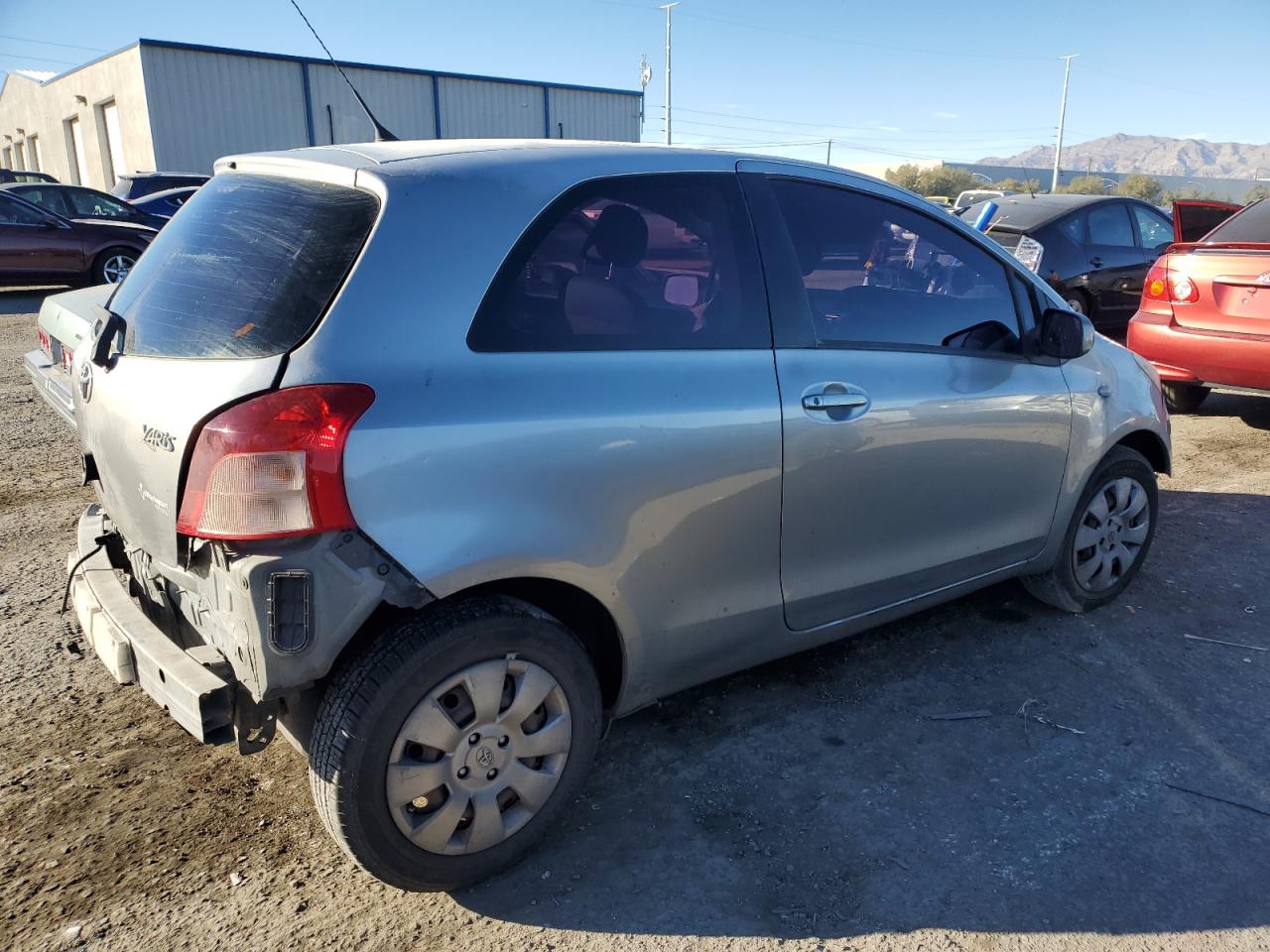 Obraz 3 z 2008 TOYOTA YARIS  2008 z VIN JTDJT923385165272