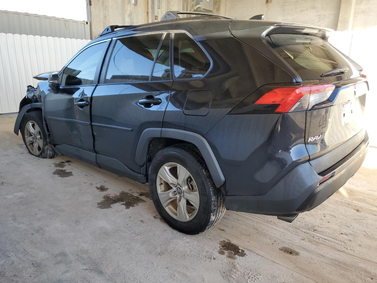 Изображение 2 2020 TOYOTA RAV4 XLE 2020 с VIN 2T3W1RFV7LC039510
