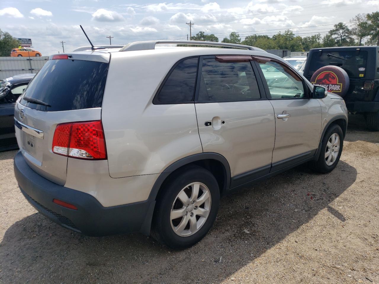 Image 3 of 2013 KIA SORENTO LX 2013 with VIN 5XYKT4A23DG422822