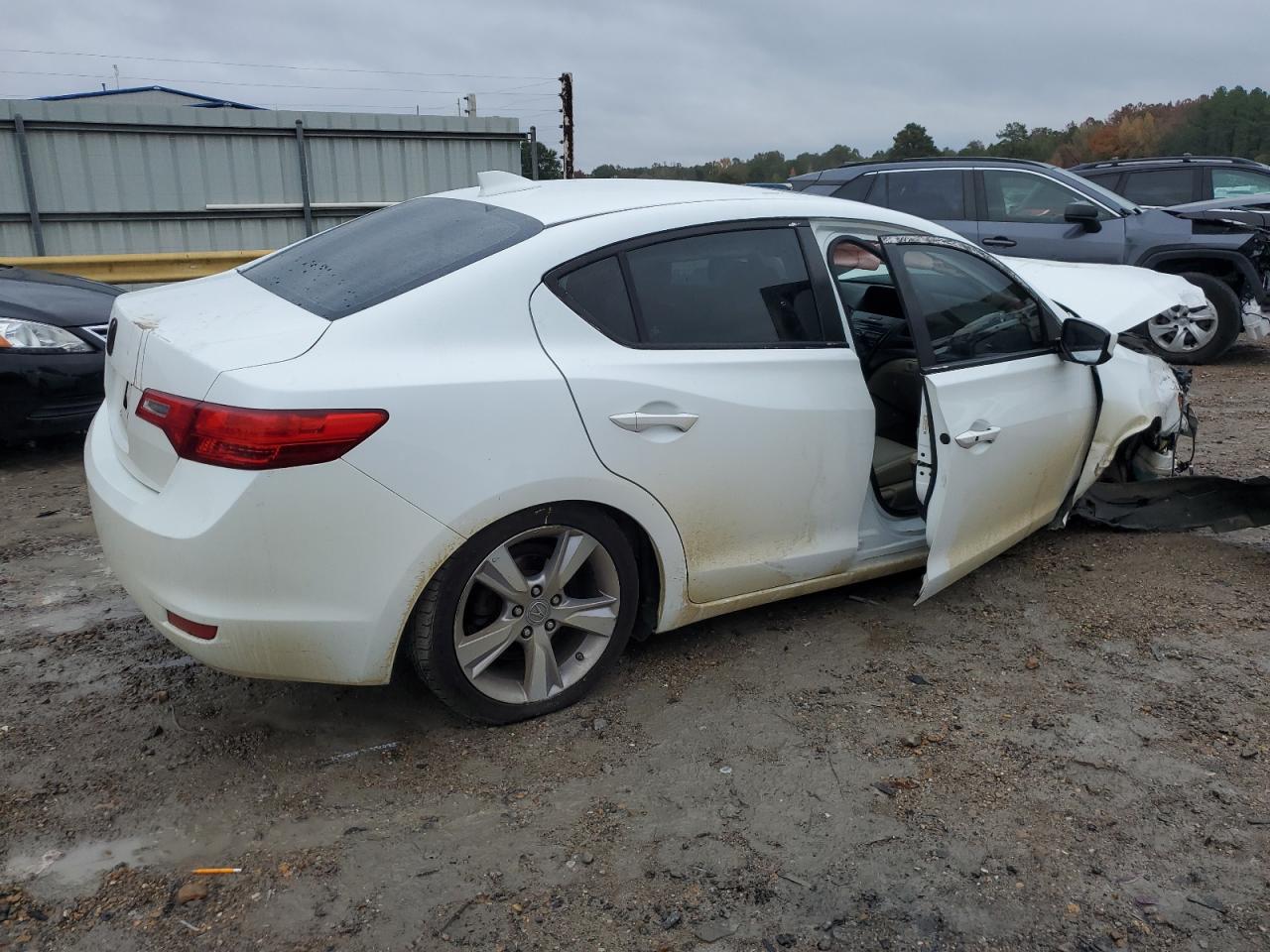 Изображение 3 2013 ACURA ILX 20 TECH 2013 с VIN 19VDE1F73DE014767