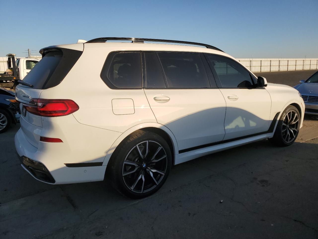 Obraz 3 z 2021 BMW X7 XDRIVE40I 2021 z VIN 5UXCW2C0XM9F76457