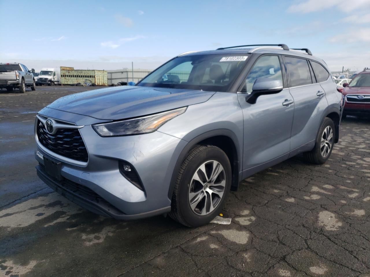 Image 1 of 2022 TOYOTA HIGHLANDER XLE 2022 with VIN 5TDHZRBH0NS173795