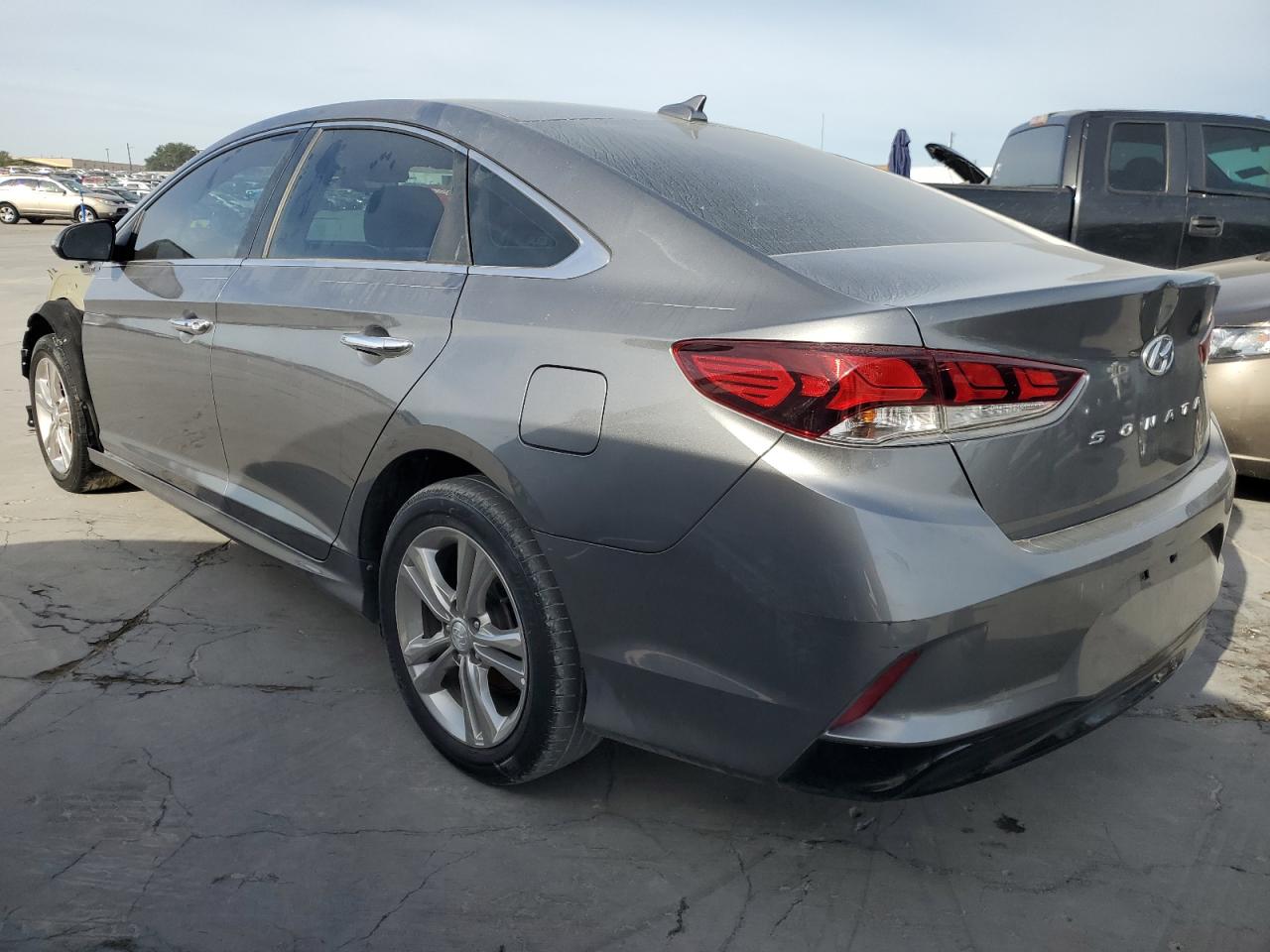 Image 2 of 2019 HYUNDAI SONATA LIMITED 2019 with VIN 5NPE34AF4KH762521