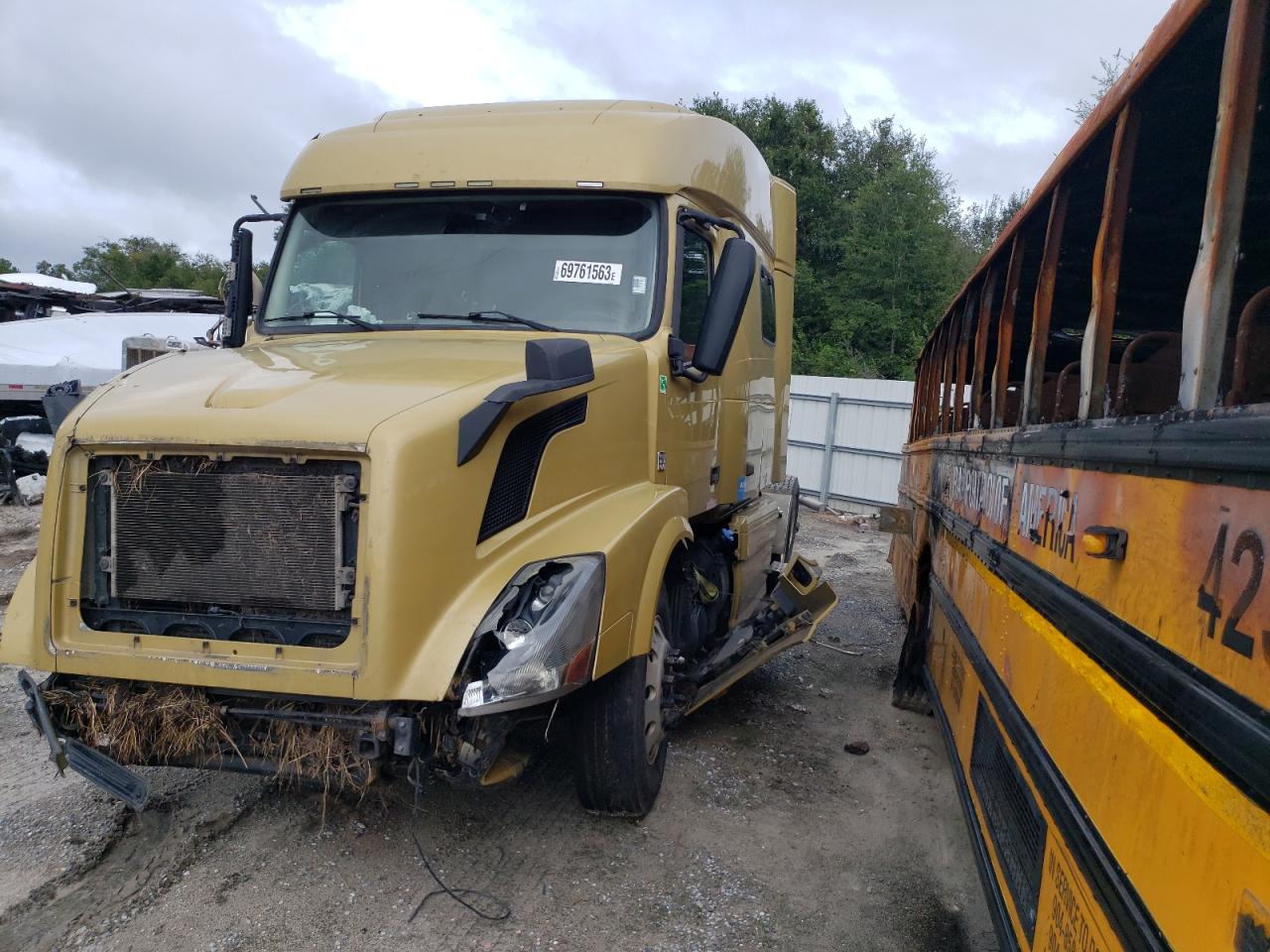 Image 2 of 2014 VOLVO VN VNL 2014 with VIN 4V4NC9EH6EN161256