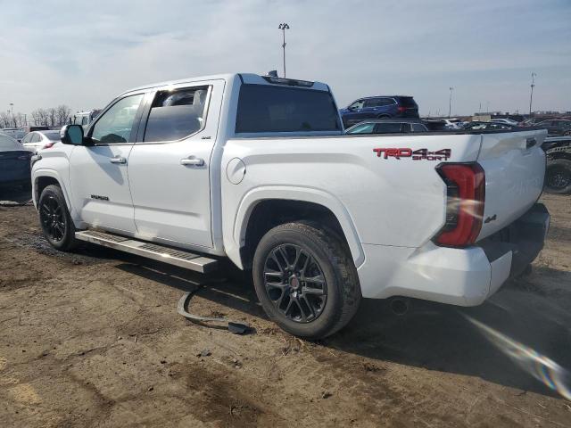 Изображение 2 2022 TOYOTA TUNDRA CREWMAX SR 2022 с VIN 5TFLA5DB9NX015601