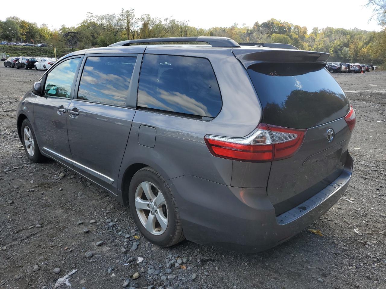 Изображение 2 2017 TOYOTA SIENNA LE 2017 с VIN 5TDKZ3DC2HS895570