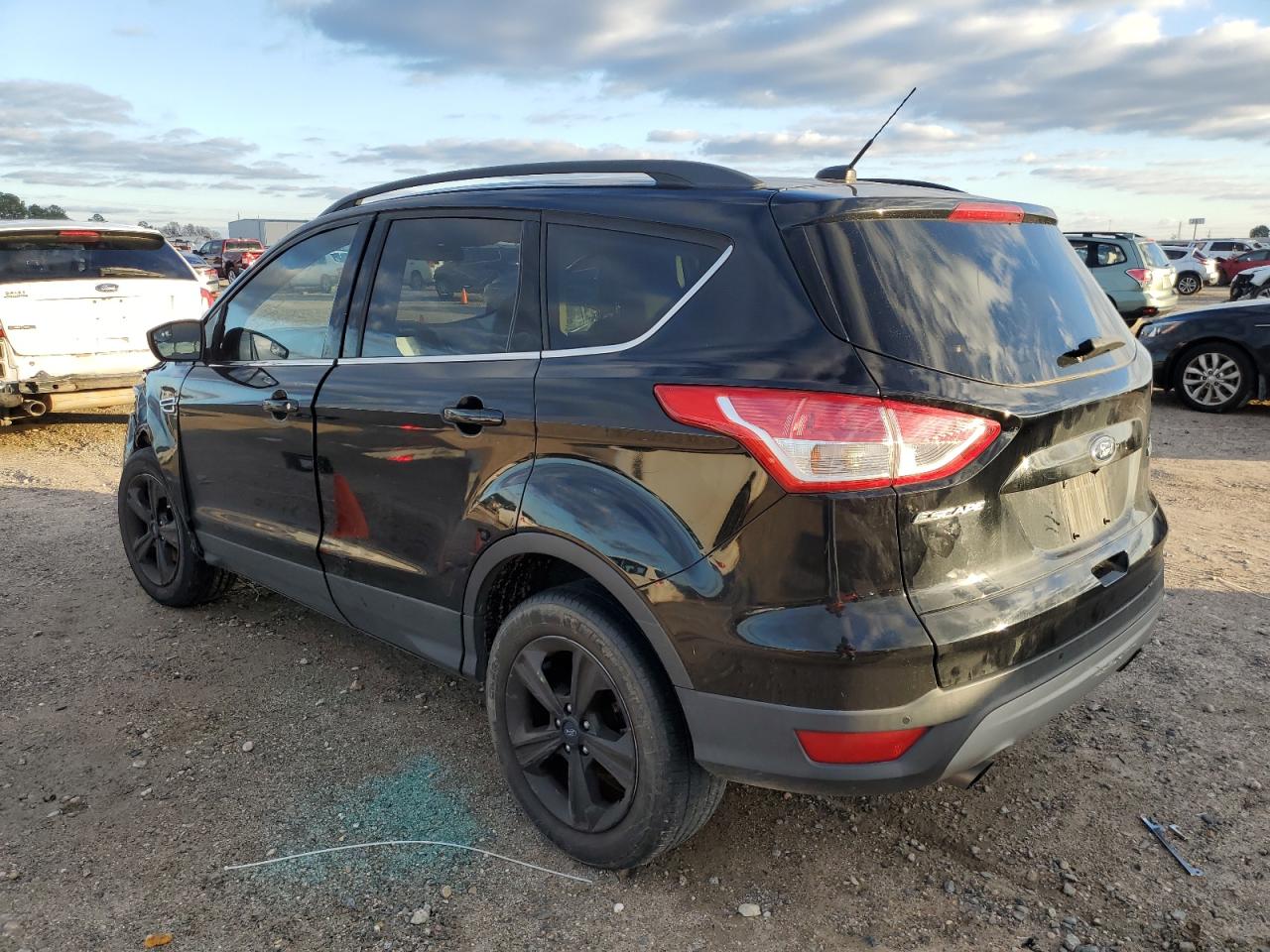 Image 2 of 2016 FORD ESCAPE SE 2016 with VIN 1FMCU0GX4GUA52623