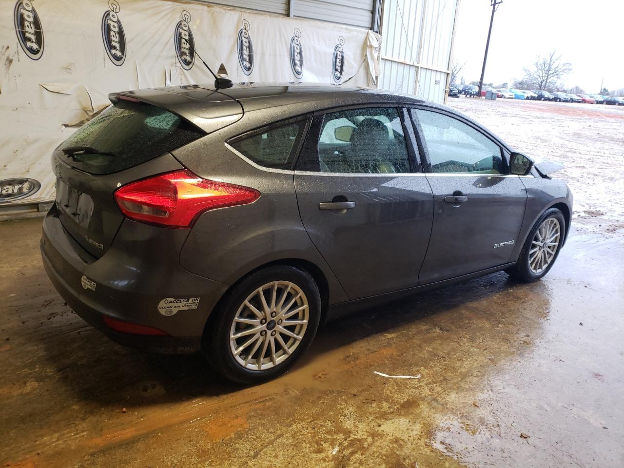 Image 3 of 2016 FORD FOCUS BEV 2016 with VIN 1FADP3R42GL362348