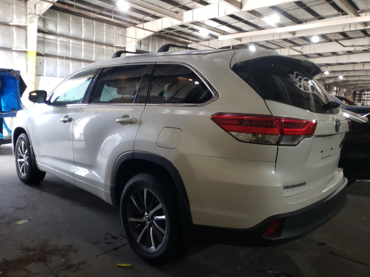 Image 2 of 2018 TOYOTA HIGHLANDER HYBRID 2018 with VIN 5TDJGRFH7JS039670