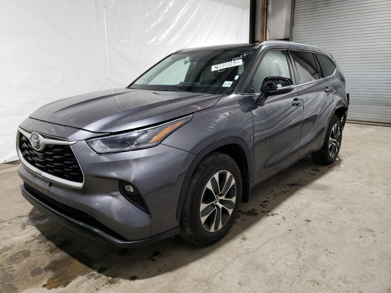 Image 1 of 2021 TOYOTA HIGHLANDER XLE 2021 with VIN 5TDGZRBH1MS067981