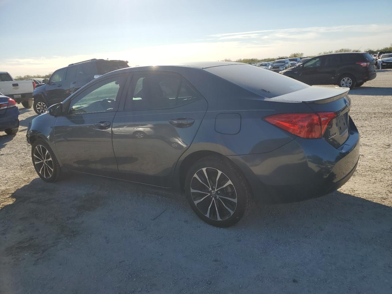 Obraz 2 z 2018 TOYOTA COROLLA L 2018 z VIN 2T1BURHE8JC039069